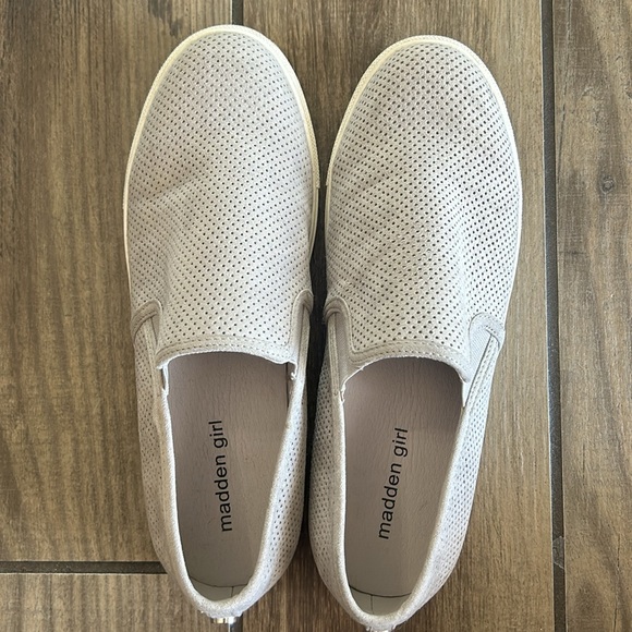 Madden girl Slip on Shoes - Picture 2 of 7
